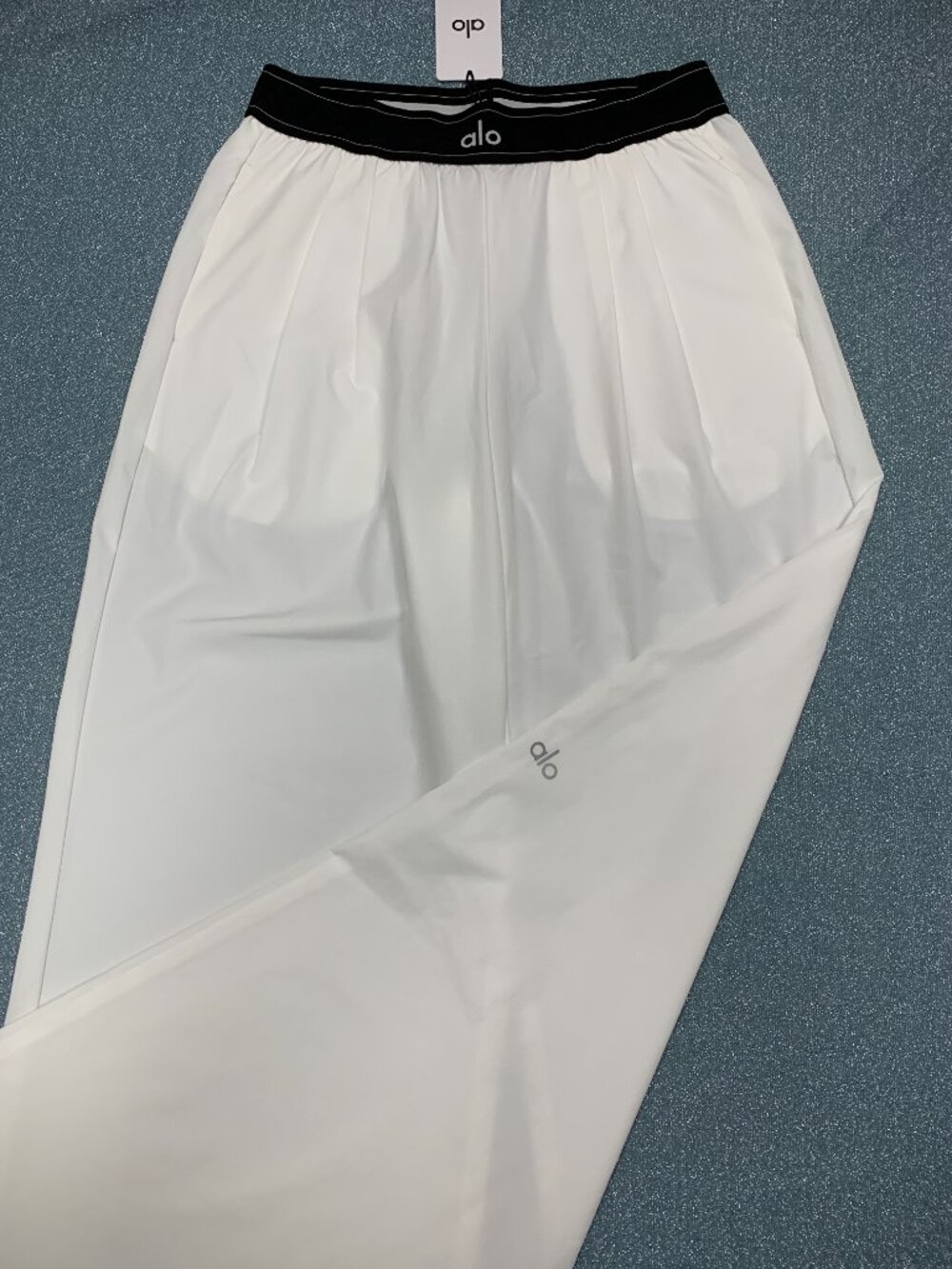 New ALO Yoga White Black Straight Leg Style Pants S M 30" Inseam🐼